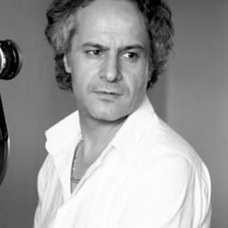 Parviz Shahbazi - 白氣球編劇