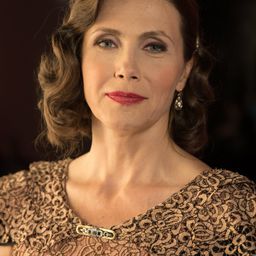 Agnieszka Wosinska 飾演 Matka