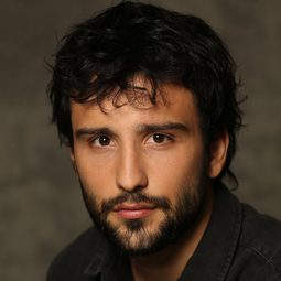 Sebastián Iturria 飾演 Sergio