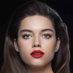 阿芙拉·薩拉裘魯 飾演 Ada