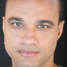 Jason Quinn 飾演 Ken