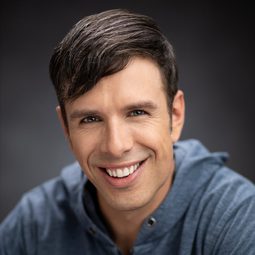 Matt Brown - 危險境地演員 飾演Voice of Sean Forrester (voice)