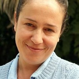 Janaína Kremer 飾演 Marcela