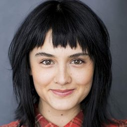 Janzy Paraiso - 星耀女孩：好萊塢篇演員 飾演Young Women