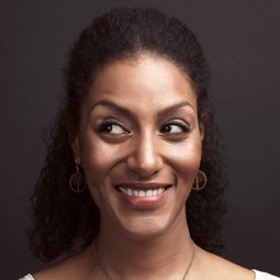 Sarah Jones 飾演 Self