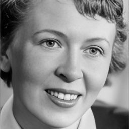 Helga Göring 飾演 grandmother