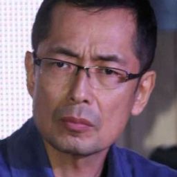 鈴木伸之 飾演 Kolonel