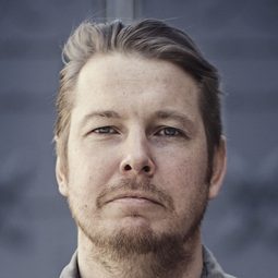 Fredrik Backman - 隱閉中年編劇