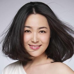 汪裴 Pei Wang 飾演 