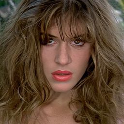 Eva Robins 飾演 Nicole Cardente