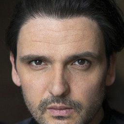 Sascha Göpel 飾演 Kurt-Heinz Stolze