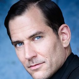 Ole Eisfeld 飾演 Prevention center employ