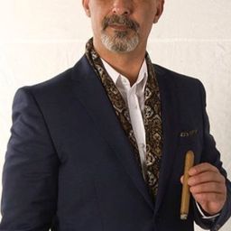 Ismail Sharaf 飾演 ضابط القسم