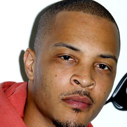 T.I. 飾演 Lorenzo «Cousin» Bass