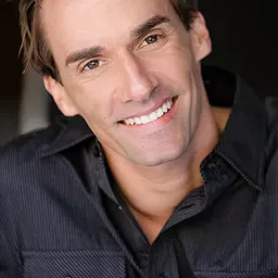 Tony Demil - 左拉演員 飾演Joe