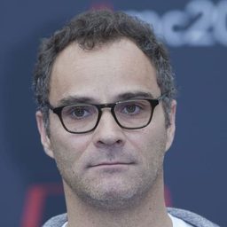 Sören Prévost - 100 Million!演員 飾演Banquier Troadec