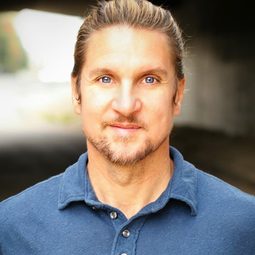 James Leo Ryan 飾演 Doctor Konrad