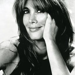 Laura Albert 飾演 Kim Chi