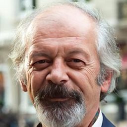 維達·伊瑞辛 飾演 Doruk Bilici