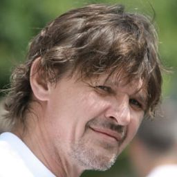 Martin Havelka 飾演 Jaroslav Binder