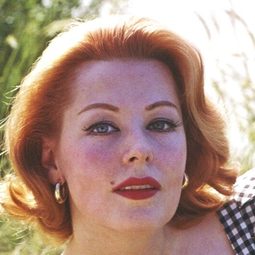 Arlene Dahl 飾演 Sarah Moreton Branwell