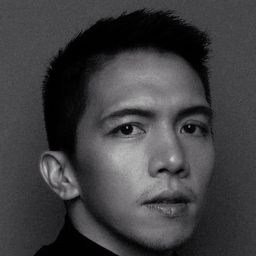 Gio Gahol 飾演 Carlo