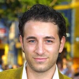 法比亞諾·馬爹利 飾演 Jimmy Petraki
