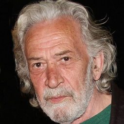 Giannis Thomas 飾演 Stelios