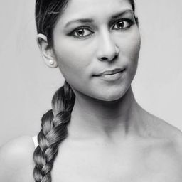 Nav Ghotra 飾演 Indian Woman