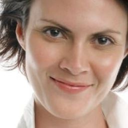 Lacey Anzelc 飾演 Lillith