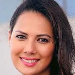 Rochelle Rao 飾演 