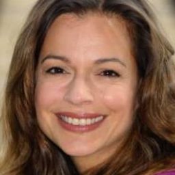 Suzan Anbeh 飾演 Susanne Wiegand