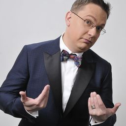 Marius Florea Vizante 飾演 Simpaticul