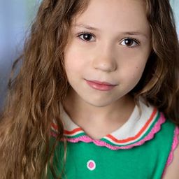 Riley Madison Fuller 飾演 Young Lydia