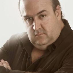 Alejandro Gutierrez 飾演 Carlos