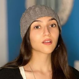 Sahiba Bali 飾演 Ambreen