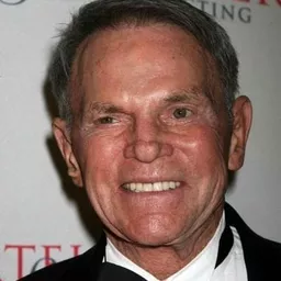 泰德·哈特利 飾演 Lewis Belding