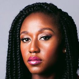 娜娜・門薩 飾演 Young Girl