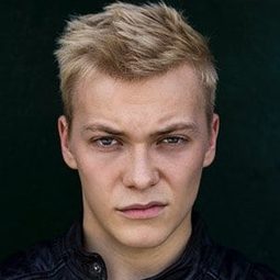 朱利斯·尼茲舒寇夫 飾演 Danilo