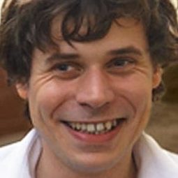 Christophe Lemoine 飾演 Chef police (voice)