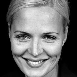 Charlotte Grundt - Cold Lunch演員 飾演Salesman