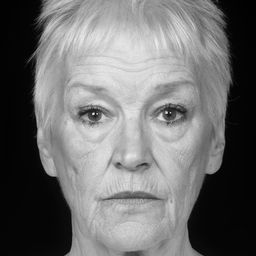 Annie Louise Ross 飾演 Maggie Hannah