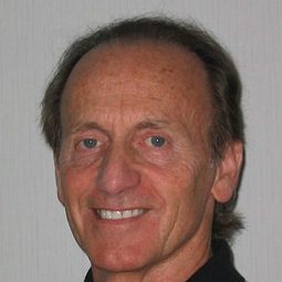 John Alexander - 黑超特警組演員 飾演Mikey