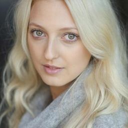 Georgia Hirst 飾演 Becky