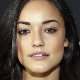 Alexandra Rodriguez 飾演 AJ