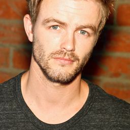 班·米利肯 飾演 Ray