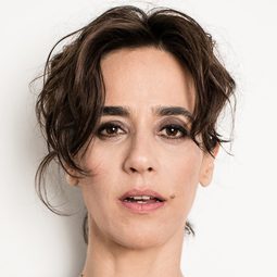 Mariana Lima - 父親的椅子演員 飾演Branca Gadelha