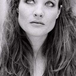 Alexandra London 飾演 Marguerite