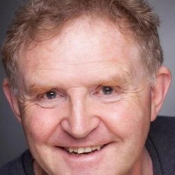 Paul Butterworth - 海葵演員 飾演Mr. Jarvis