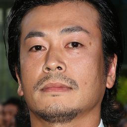 羽田昌義 飾演 Yasuno